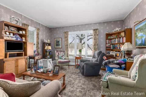 Living - 1224 102nd Ave, Plainwell, MI 49080 photo 2 of 4
