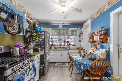 Kitchen - 1224 102nd Ave, Plainwell, MI 49080 photo 2 of 5