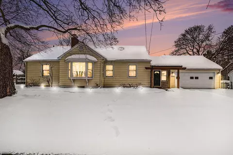 2904 Grace Rd, Kalamazoo, MI 49006