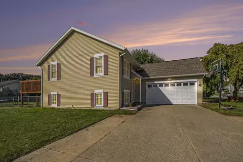 1370 Manorwood Dr SE, Grand Rapids, MI 49508
