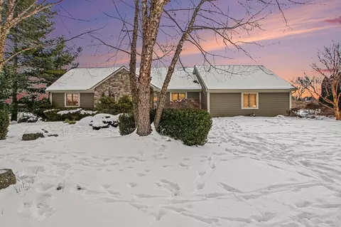 1335 N Silo Ridge Dr, Ann Arbor, MI 48108