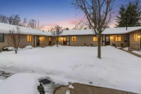 5052 Green Meadow Rd, Kalamazoo, MI 49009