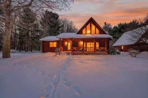 724 Spruce Hollow Dr, Middleville, MI 49333