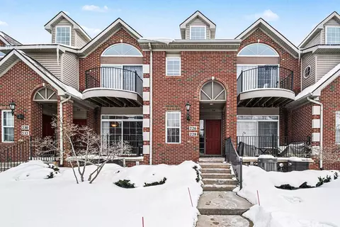 228 W Oakbrook Dr, Ann Arbor, MI 48103