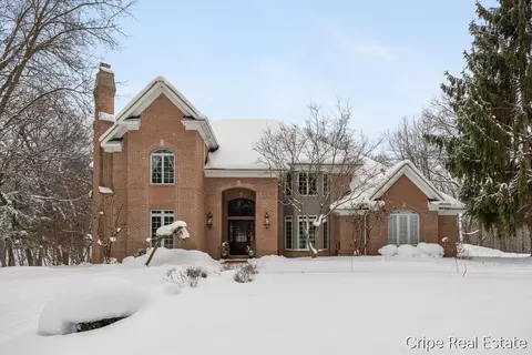 1620 Foothills Trl NE, Ada, MI 49301