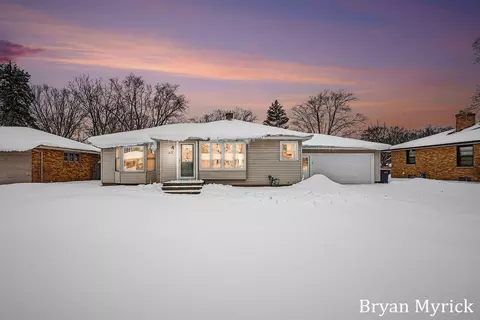 216 Dartmouth Ave, Holland, MI 49423