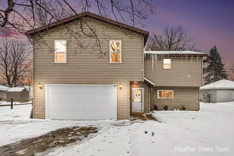 263 Cedar St NE, Cedar Springs, MI 49319