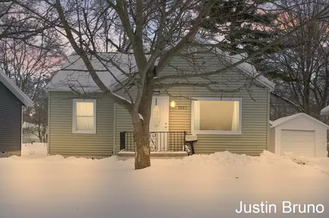 1237 James Ave, Muskegon, MI 49442