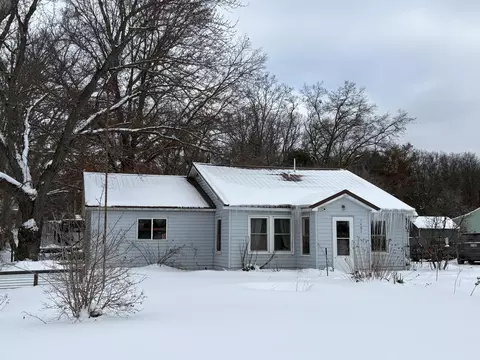 1403 E James St, White Cloud, MI 49349