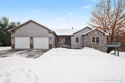 8893 Lake View Dr, Orleans, MI 48865