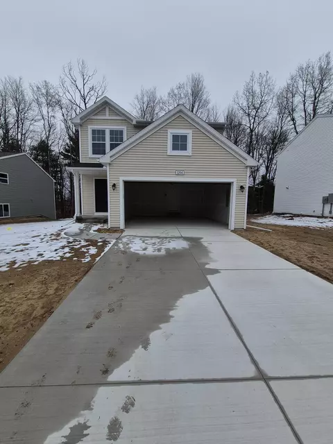 1204 Cedarwood Dr, Greenville, MI 48838