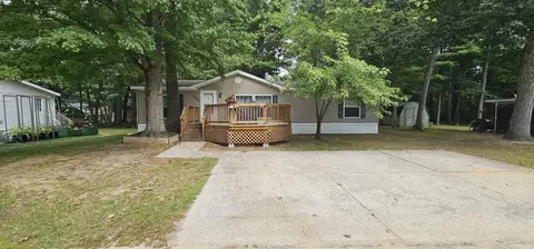 14487 Magnolia Dr, Grand Haven, MI 49417