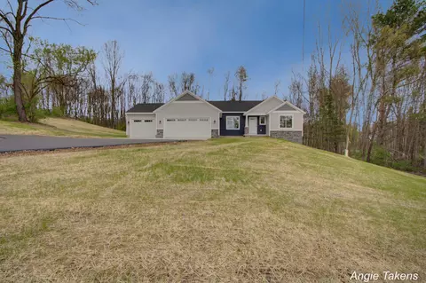 3575 13 Mile Rd NE, Rockford, MI 49341