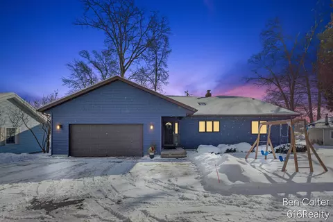 6703 Golfside Ct, Saranac, MI 48881