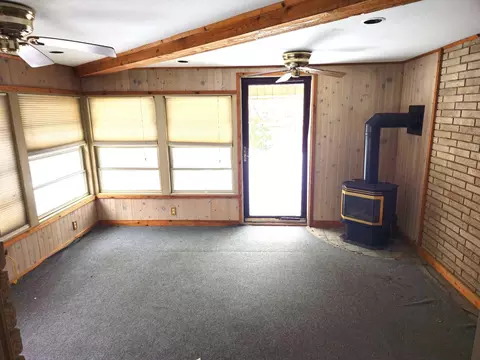 Living - 4835 Staten Dr, Jackson, MI 49201 photo 1 of 7