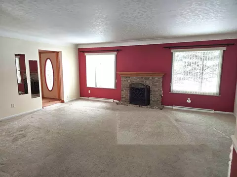 Living - 4835 Staten Dr, Jackson, MI 49201 photo 5 of 7