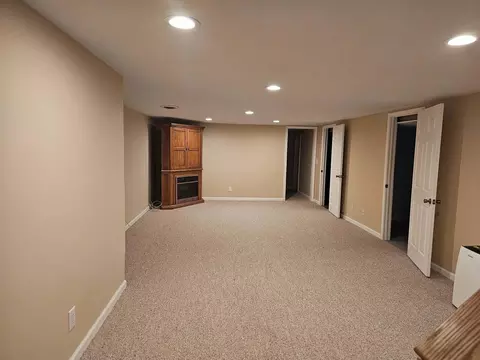 Living - 4835 Staten Dr, Jackson, MI 49201 photo 7 of 7