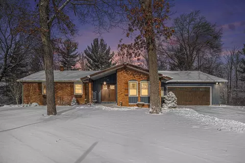 9708 Oakview Dr, Portage, MI 49024