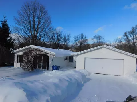 380 12th St, Manistee, MI 49660
