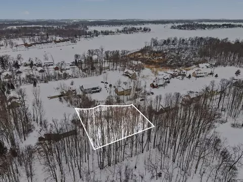 8655 Heron Ct, Watervliet, MI 49098