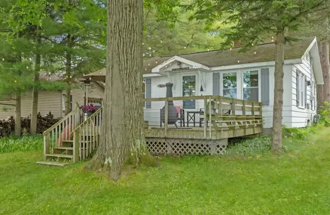 1132 S Woodland Dr, White Cloud, MI 49349