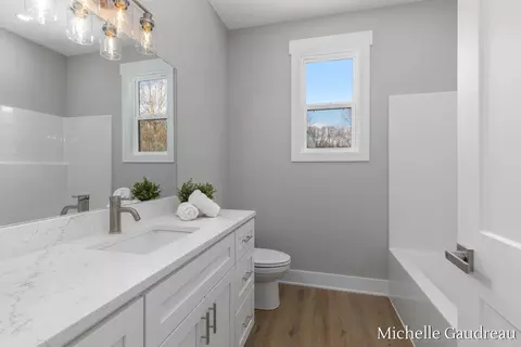 Bath - 3591 Leaf Ln, Freeport, MI 49325 photo 4 of 5