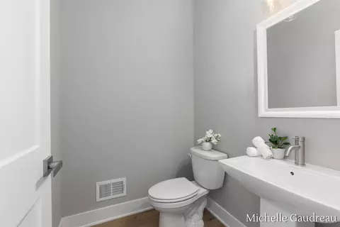 Bath - 3591 Leaf Ln, Freeport, MI 49325 photo 1 of 5