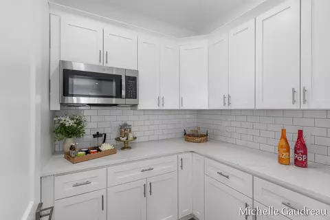 Kitchen - 3591 Leaf Ln, Freeport, MI 49325 photo 4 of 4