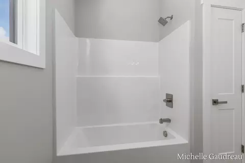 Bath - 3591 Leaf Ln, Freeport, MI 49325 photo 5 of 5