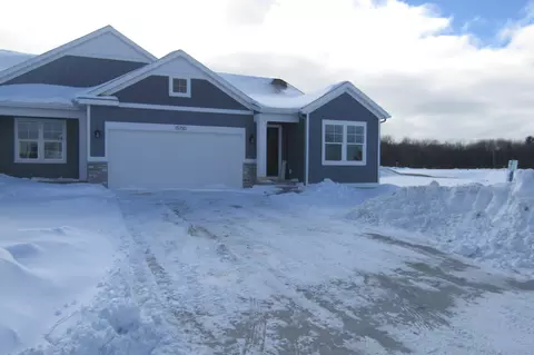 15710 Hawley Dr #48, Grand Haven, MI 49417