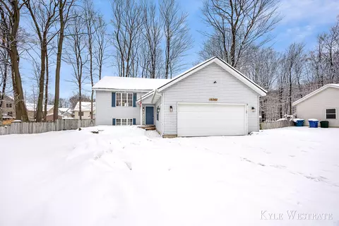 15367 Lincoln St, Grand Haven, MI 49417