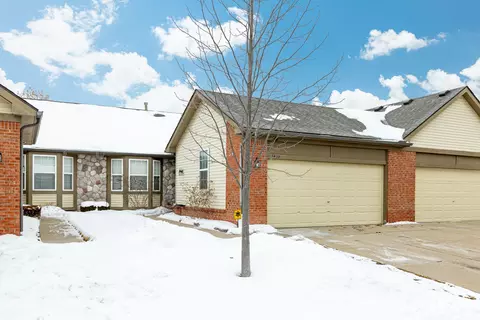 1877 N Kenwyck Dr, Ypsilanti, MI 48198