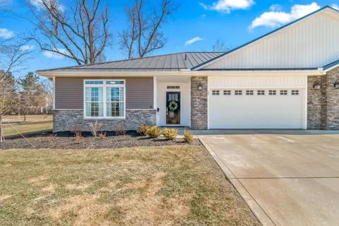 25 Hillsdale Commons Dr, Hillsdale, MI 49242