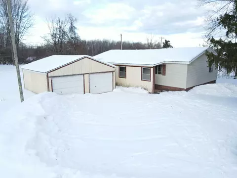39024 47th Ave, Paw Paw, MI 49079