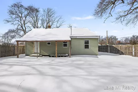 2304 Dyson St, Muskegon Heights, MI 49444