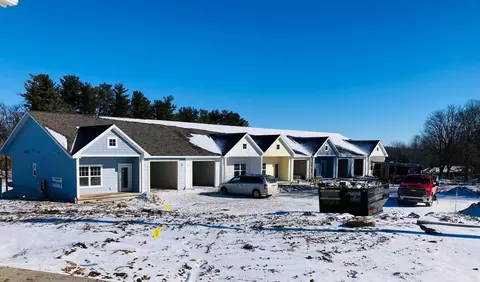 826 3rd Ave #7, Lake Odessa, MI 48849