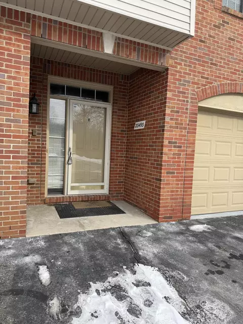 23493 Williamsburg Cir, Woodhaven, MI 48183