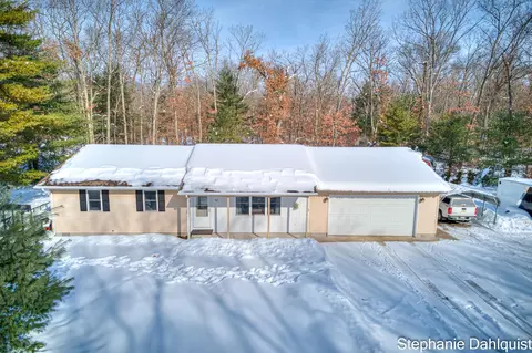 3619 Ewing Rd, Twin Lake, MI 49457