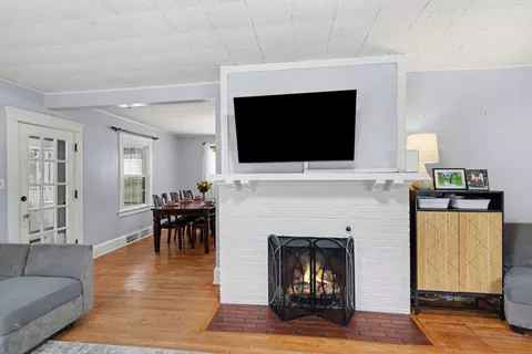 Living - 1920 S West Ave, Jackson, MI 49203 photo 2 of 3