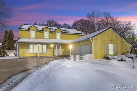 699 Brookfield Dr, Holland, MI 49423