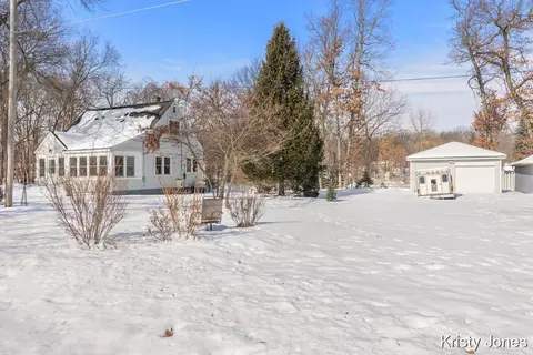 1649 40th St SW, Wyoming, MI 49519