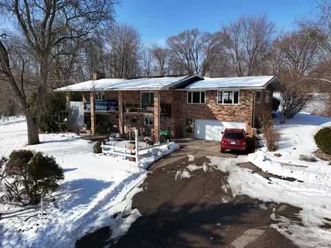 19466 Us 12, Edwardsburg, MI 49112