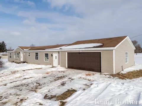 1287 62nd St, Fennville, MI 49408