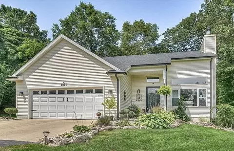 5020 Roundtree Dr, Middleville, MI 49333