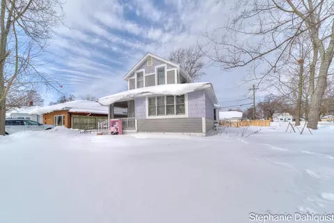 1922 Oak Ave, North Muskegon, MI 49445
