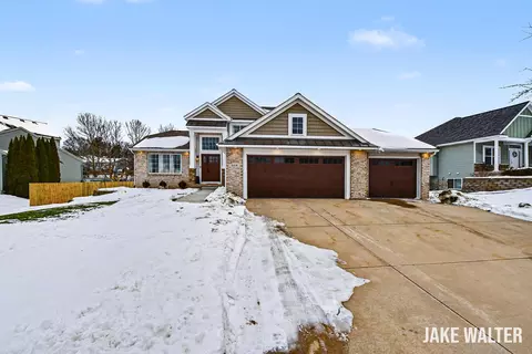 5314 S Silverstone Dr NE, Comstock Park, MI 49321