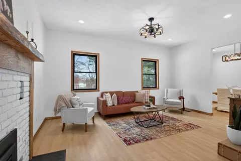 Living - 7900 Napoleon Rd, Jackson, MI 49201 photo 3 of 4
