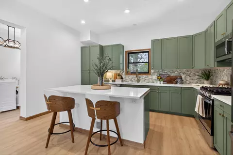 Kitchen - 7900 Napoleon Rd, Jackson, MI 49201 photo 3 of 11
