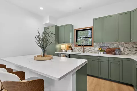 Kitchen - 7900 Napoleon Rd, Jackson, MI 49201 photo 5 of 11