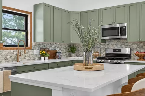 Kitchen - 7900 Napoleon Rd, Jackson, MI 49201 photo 7 of 11